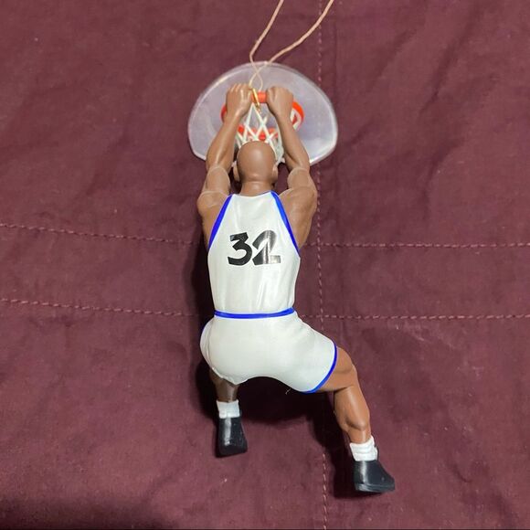 Shaq Hallmark Keepsake Ornament - Picture 4 of 5